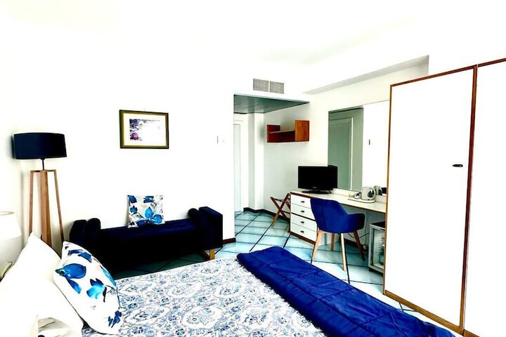 Room 5 of 16