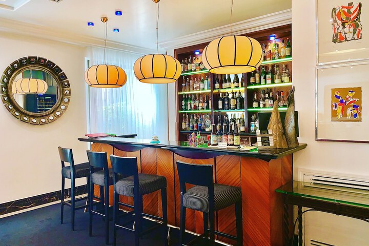 Lounge 58 of 72