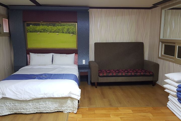 Room 8 of 24
