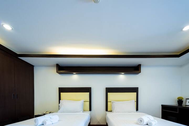 Room 12 of 34