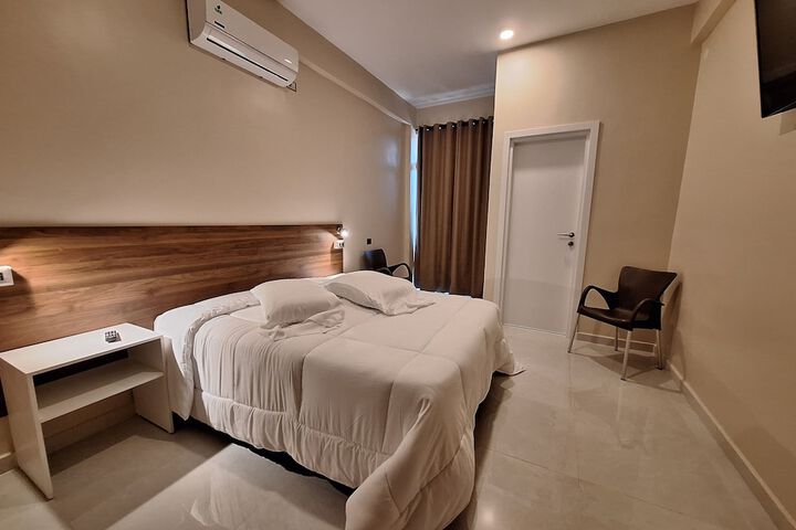 Room 4 of 7