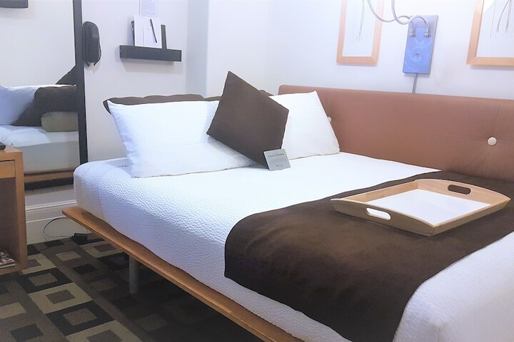 Deluxe Room 1 Queen Bed (6 of 13)