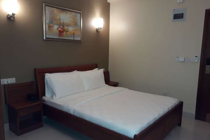 Room 8 of 87