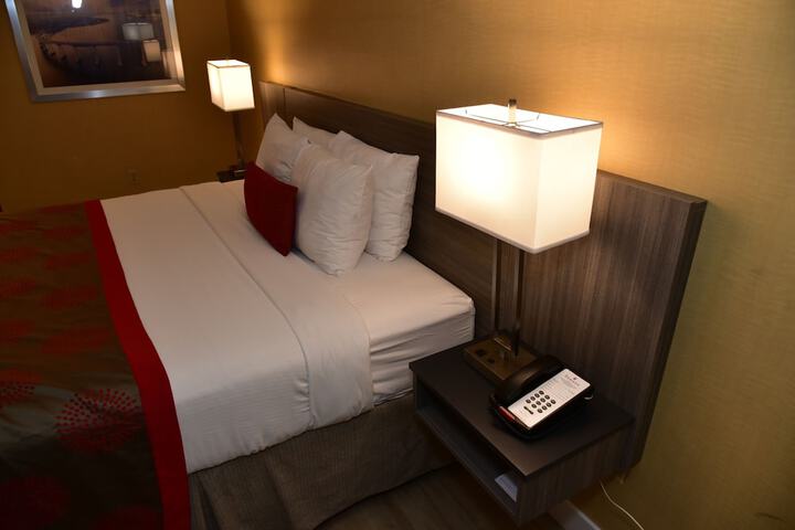 1 King Bed (28 of 30)