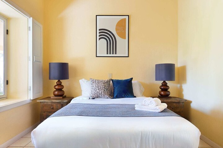 Room 4 of 25