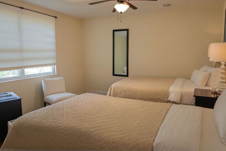 Room 2 of 32
