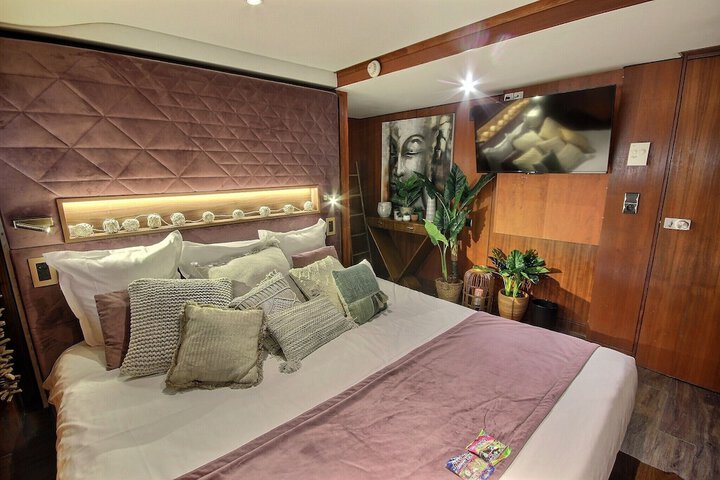 Room 9 of 62