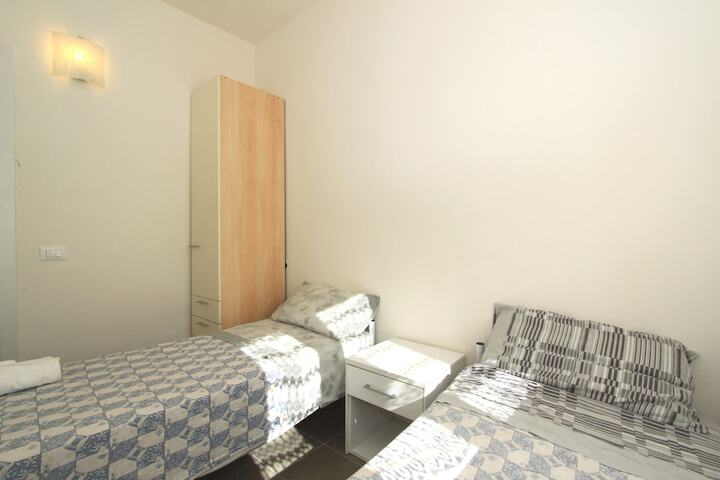 Room 2 of 21