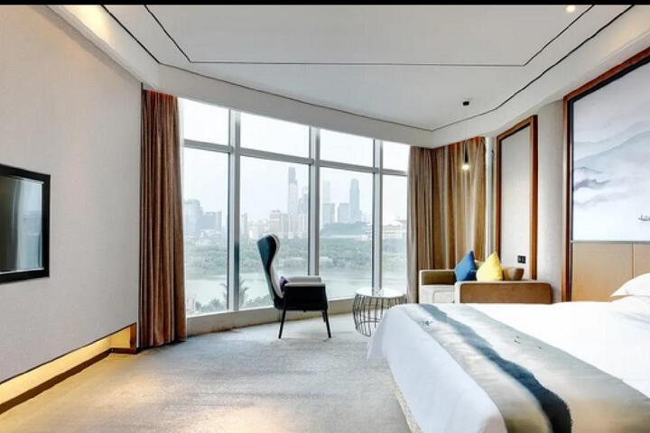 Room 8 of 12