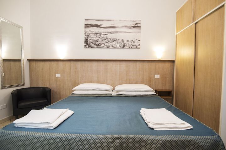 Room 3 of 43