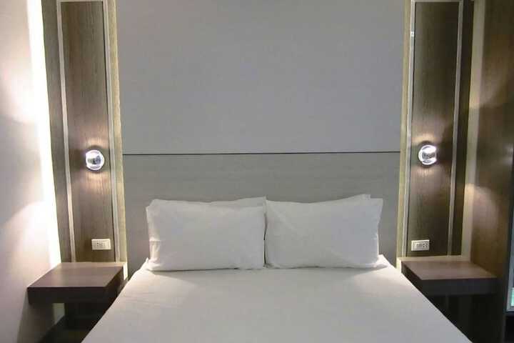Room 4 of 39