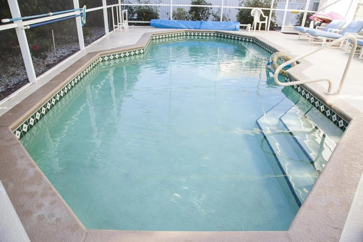 Pool 14 of 25