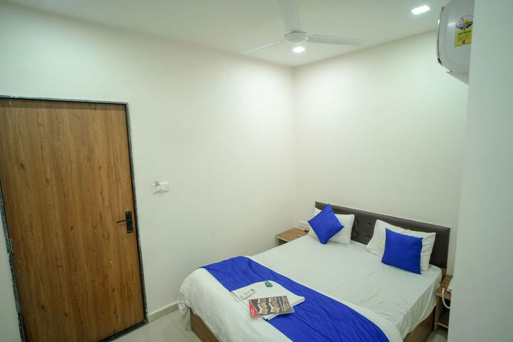 Room 33 of 47