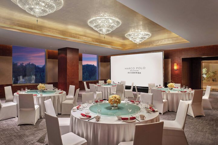 Ballroom/Hall 81 of 95