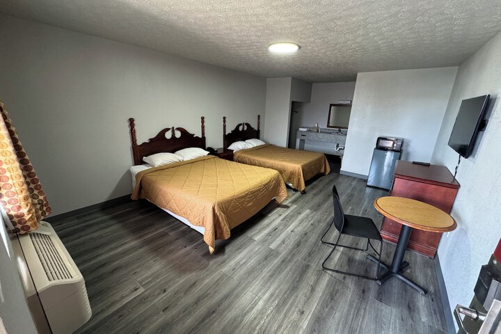 2 Double Beds (5 of 8)