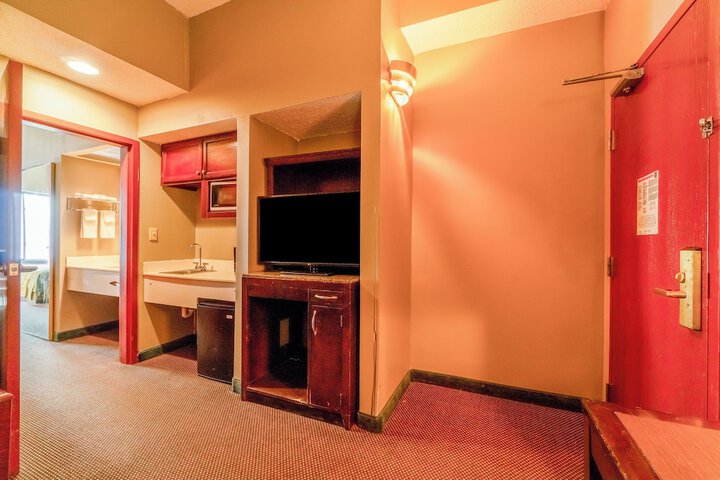 1 King Bed Suite (9 of 33)