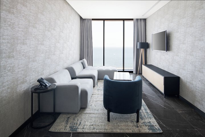 Room 32 of 87
