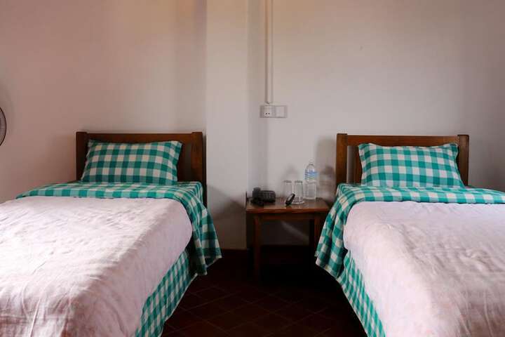 Room 5 of 8