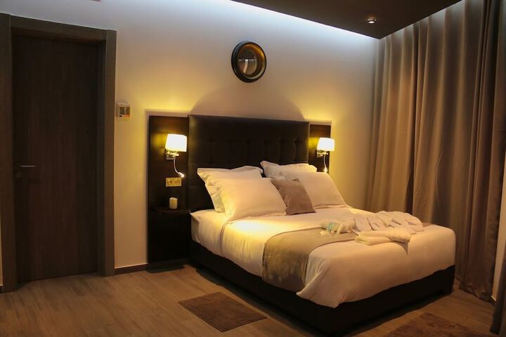 Room 10 of 19
