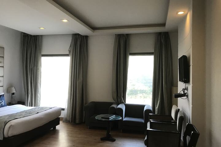 Room 11 of 37