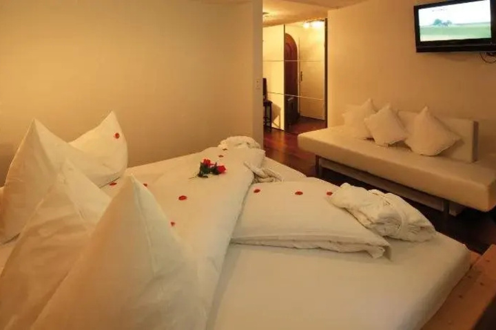 Room 2 of 29