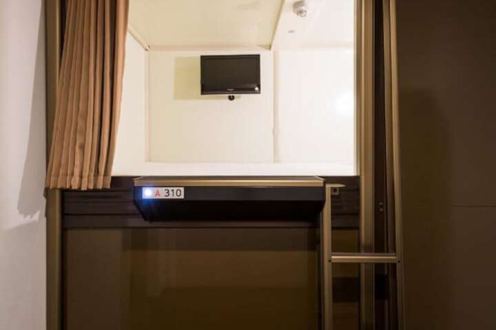 Room 17 of 39