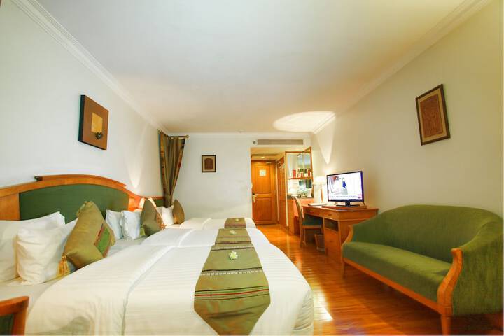 Room 8 of 174