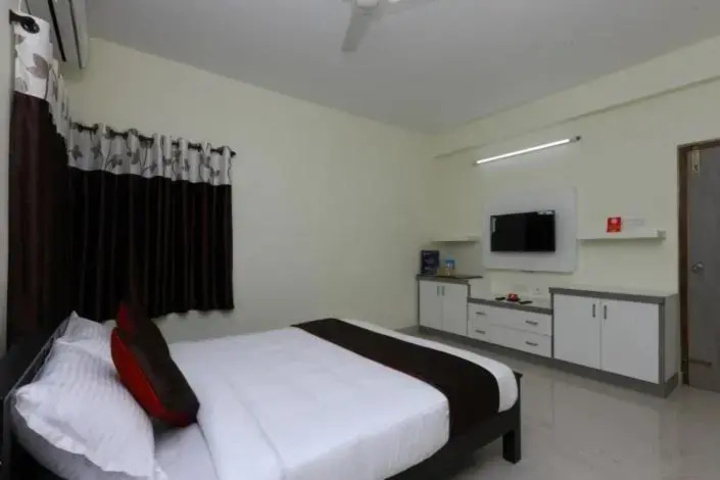 Room 4 of 12