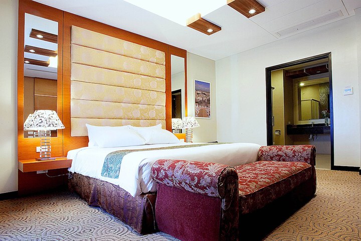 Room 13 of 95