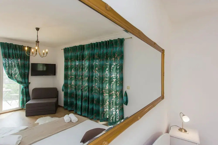 Beautiful Holiday Home in Kaštel Novi With Private Pool