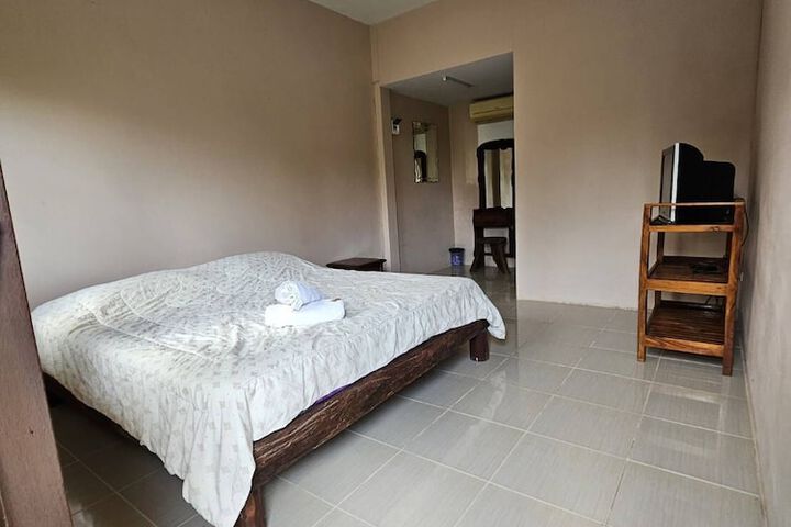 Room 4 of 32