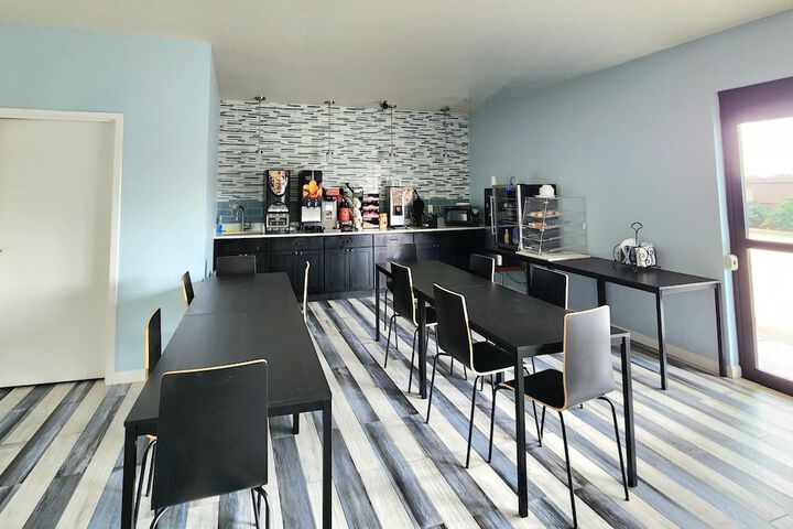 Breakfast area