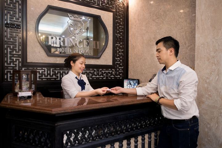 Check-in/check-out kiosk