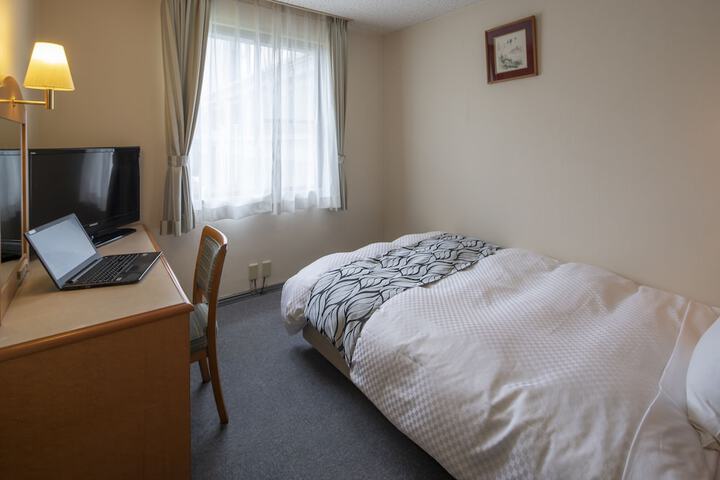 Room 14 of 107