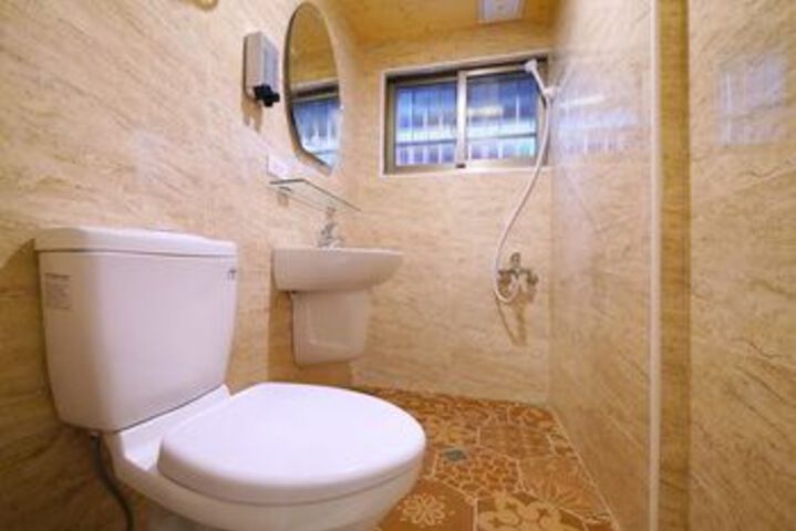 Room 3 of 118