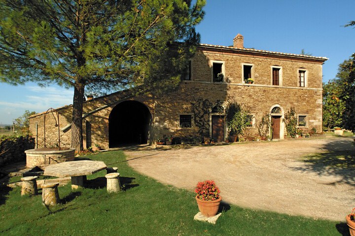 Agritourism Tenuta Armaiolo in Rapolano Terme