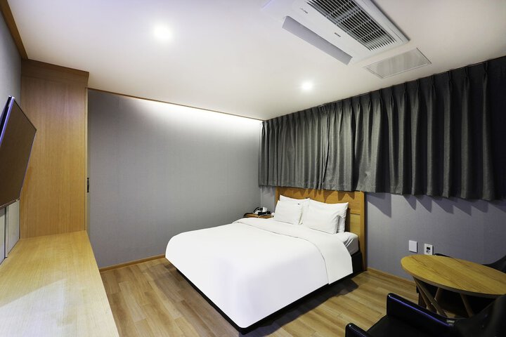 Room 22 of 49