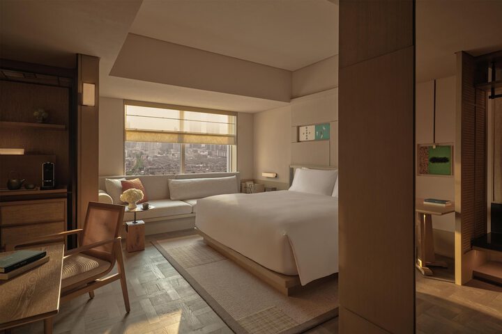 Room 32 of 98