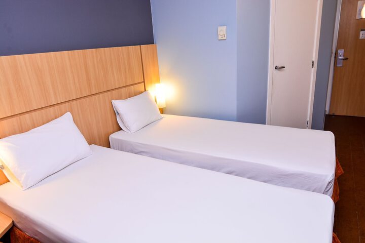 Room 5 of 37