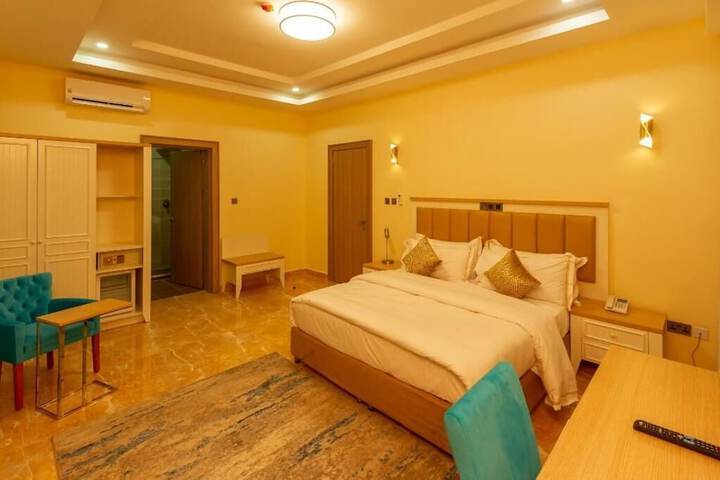 Room 4 of 11