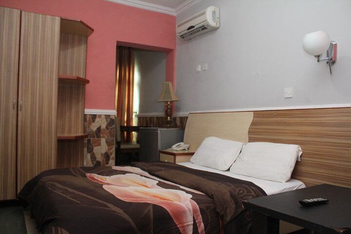 Room 4 of 28