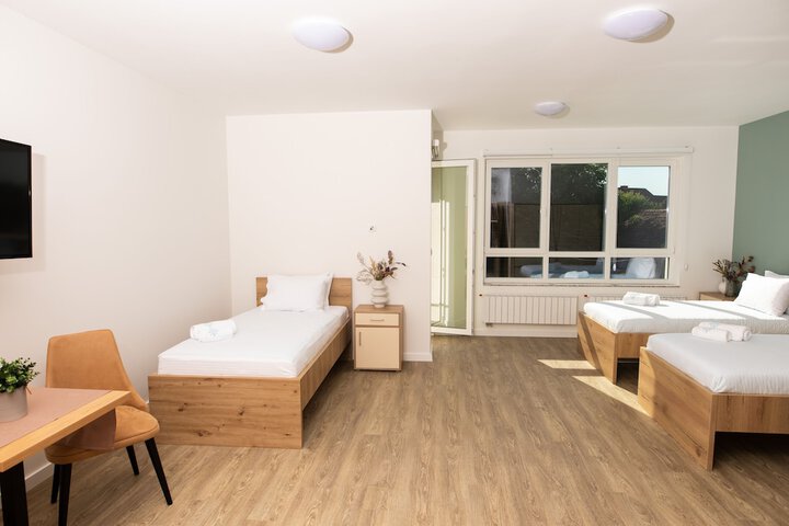 Room 5 of 27