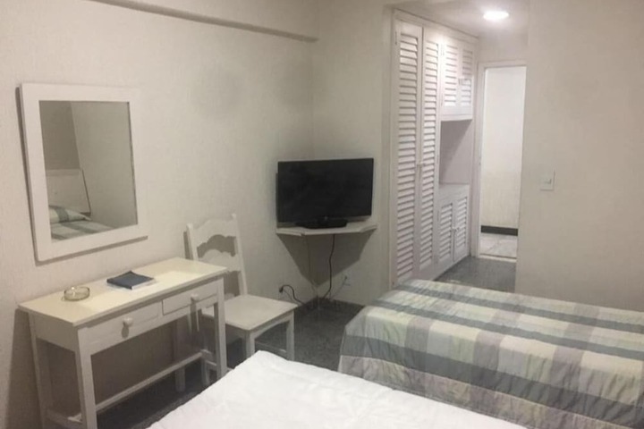 Room 13 of 33