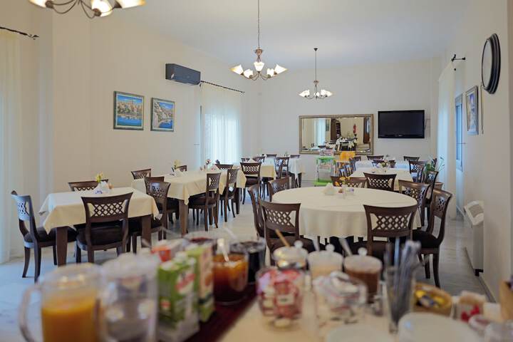 Dining 72 of 137