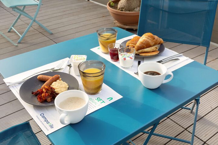 Breakfast/Coffee Service 14 of 27