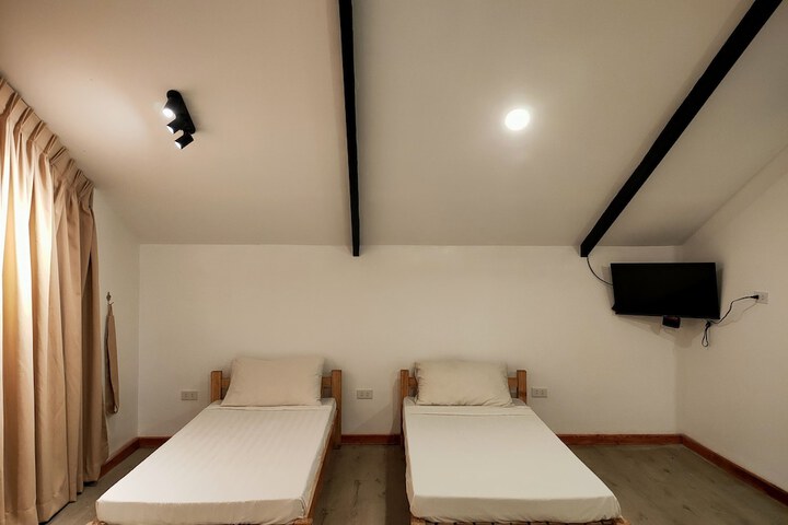 Room 10 of 33