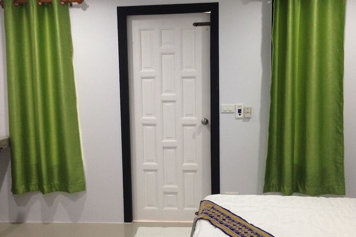 Room 4 of 38