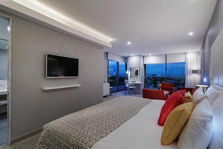 Room 33 of 303