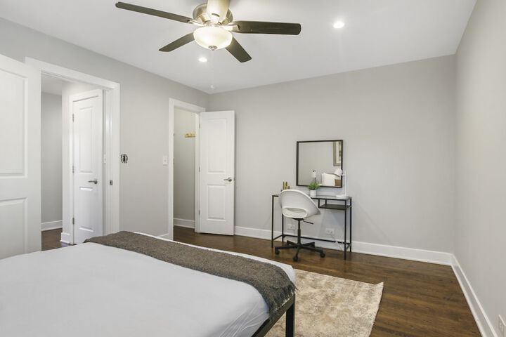 2BR Rogers Park Apt in Sheridan in Chicago, IL