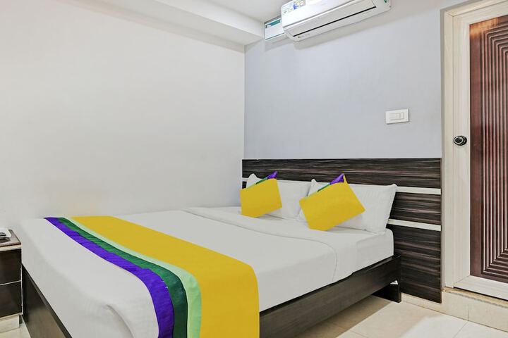 Room 9 of 25